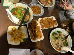 -爆炸头阿姨小四川正宗川味小吃(无任何分店)
