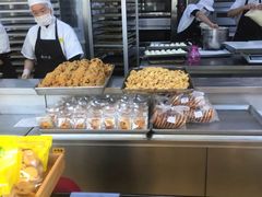 面包甜点陈列柜-鲍师傅糕点(江苏路店)