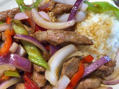 蚝油牛柳盖饭-汤去三面(骆驼店)