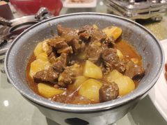 小土豆烧肉-刘胖子家常菜·蹄花焖藕(中央花园店)