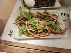 -老乡鸡(上海白玉兰广场店)