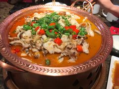 -沪小二炭火蛙锅(淮海中路美食不夜城店)