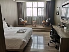 -西安大雁塔科技大学地铁站亚朵酒店