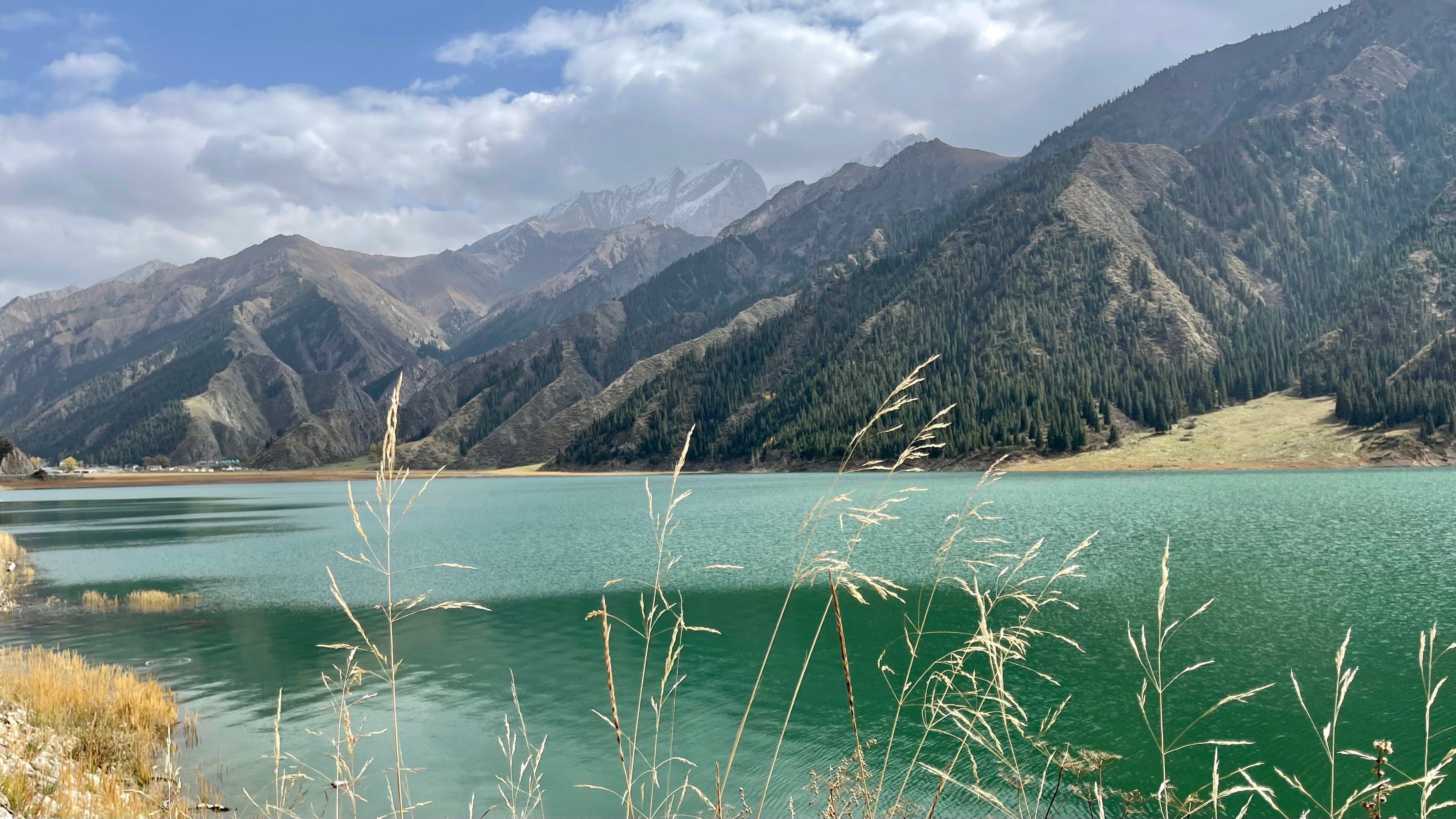 走独库途径大龙池,美!