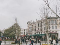 -奕欧来上海购物村停车场