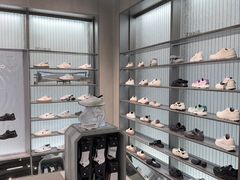 -迪桑特DESCENTE(青岛山东路万象城店)
