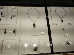 -北京七彩云南翡翠珠宝旗舰店(月坛店)