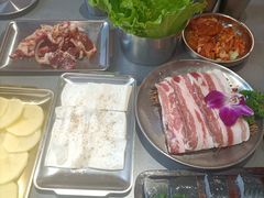 -围炉肉舍•炭烤活鳗•丹东海鲜烤肉(步行街店)