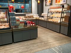 面包甜点陈列柜-皇冠幸福里动物奶油生日蛋糕(龙阳村地铁站店)