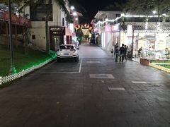 -亚龙湾亚泰商业街