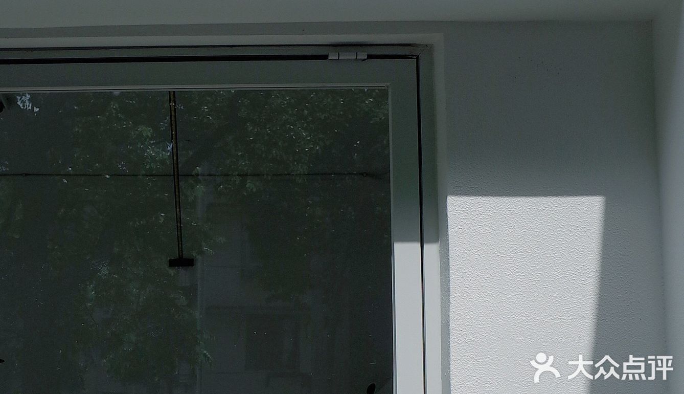 新的故事会在夏日的咖啡中开始