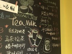 -志龙皇冠吃货椰子铺