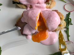 粉粉的班尼迪克蛋-CHILLAX轻乐时(侨建·Hi City店)