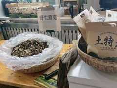 -粘豆包柴火铁锅炖