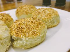 蟹黄烧饼-聚香斋(东关街店)