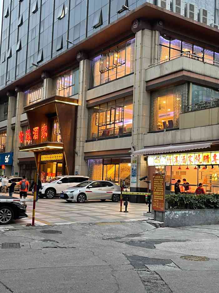 竹溪酒家(三元里店)-"[服务铃]服务:车开到门口,保安啥都不.