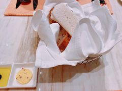 面包篮-郑州希尔顿酒店·阿米奇意大利餐厅