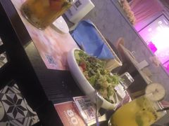 -樱花里音乐餐吧·牛扒椰子鸡(东圃店)