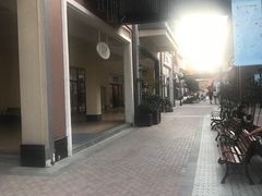-王府井奥莱临潼小镇(临潼店)