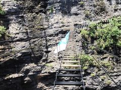 -贵阳猴耳天坑·极限酷玩公园