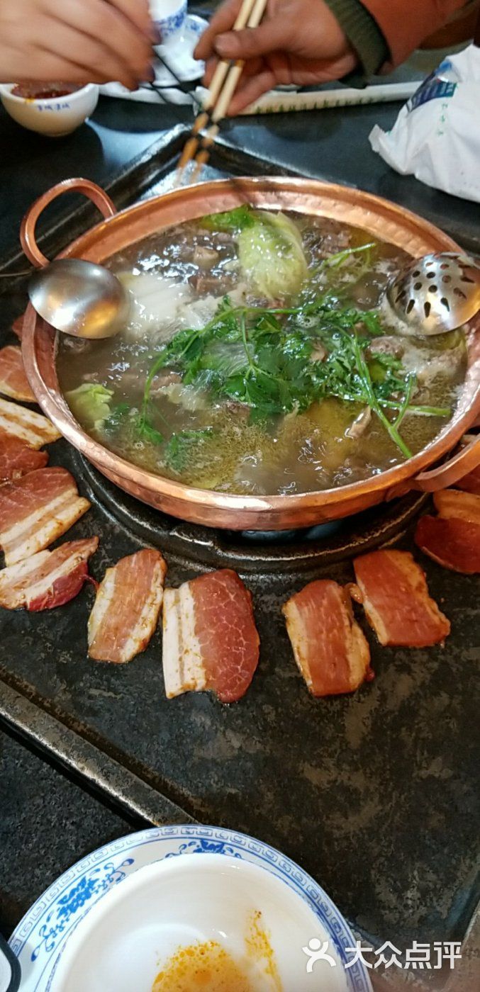 舌香特色火塘火锅烧烤