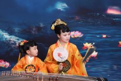 点击看大图 -后宫·古装汉服京剧儿童亲子全家福摄影