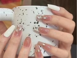 -UGIRL有个美甲
