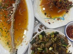 -丹水桥地锅鱼·翘嘴鲌·地方特色全鱼宴(丹江口大坝店)