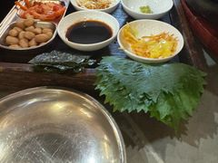 -围炉肉舍•炭烤活鳗•丹东海鲜烤肉(步行街店)