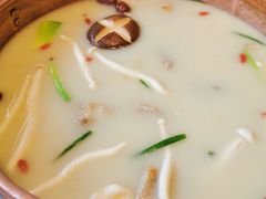 -三人行骨头王火锅(长寿店)
