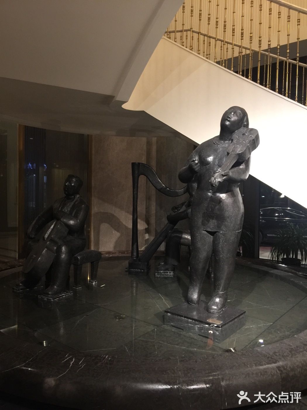 浴缸可以供娃当小游泳池。从香港回来