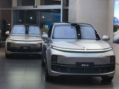 -理想汽车(世纪汇店)