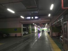 -繁花中心-停车场