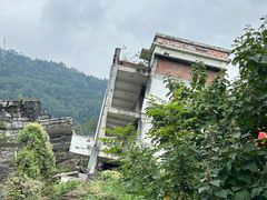 -四川汶川特大地震漩口中学遗址