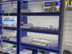 -美式眼镜·授权蔡司.依视路.尼康.豪雅.明月(南翔印象城店)