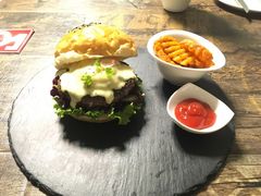 -HIGH FIVE哈福手工汉堡(桂林路店)