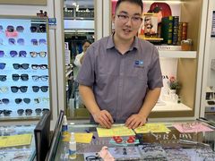 -美式眼镜·授权蔡司.依视路.尼康.豪雅.明月(人民广场店)