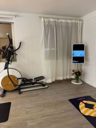 -闺蜜瑜伽·普拉提女性塑形馆