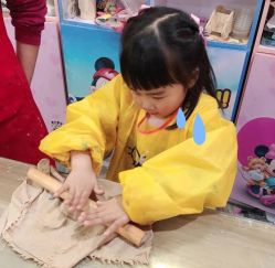 -泥娃娃DIY陶吧(易生活购物公园店)