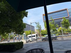 -星巴克臻选(上海虹桥新天地三店)