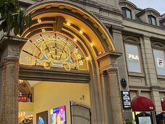 -王府井奥莱临潼小镇(临潼店)
