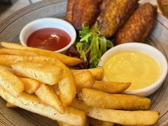 香炸鸡翅配薯条-Money Shops(愚园路店)