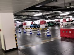 -虹桥天地-停车场