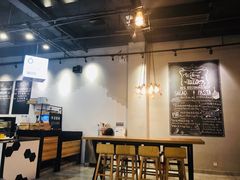 大堂-HELLO 27 意面·沙拉·帕尼尼