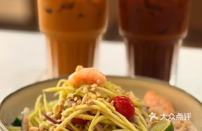 Shrimp and Mango Salad