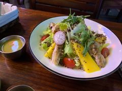 芒果烤鸡藜麦沙拉-MR.ROCKY洛奇先生RESTAURANT&BAR(宝安壹方城店)