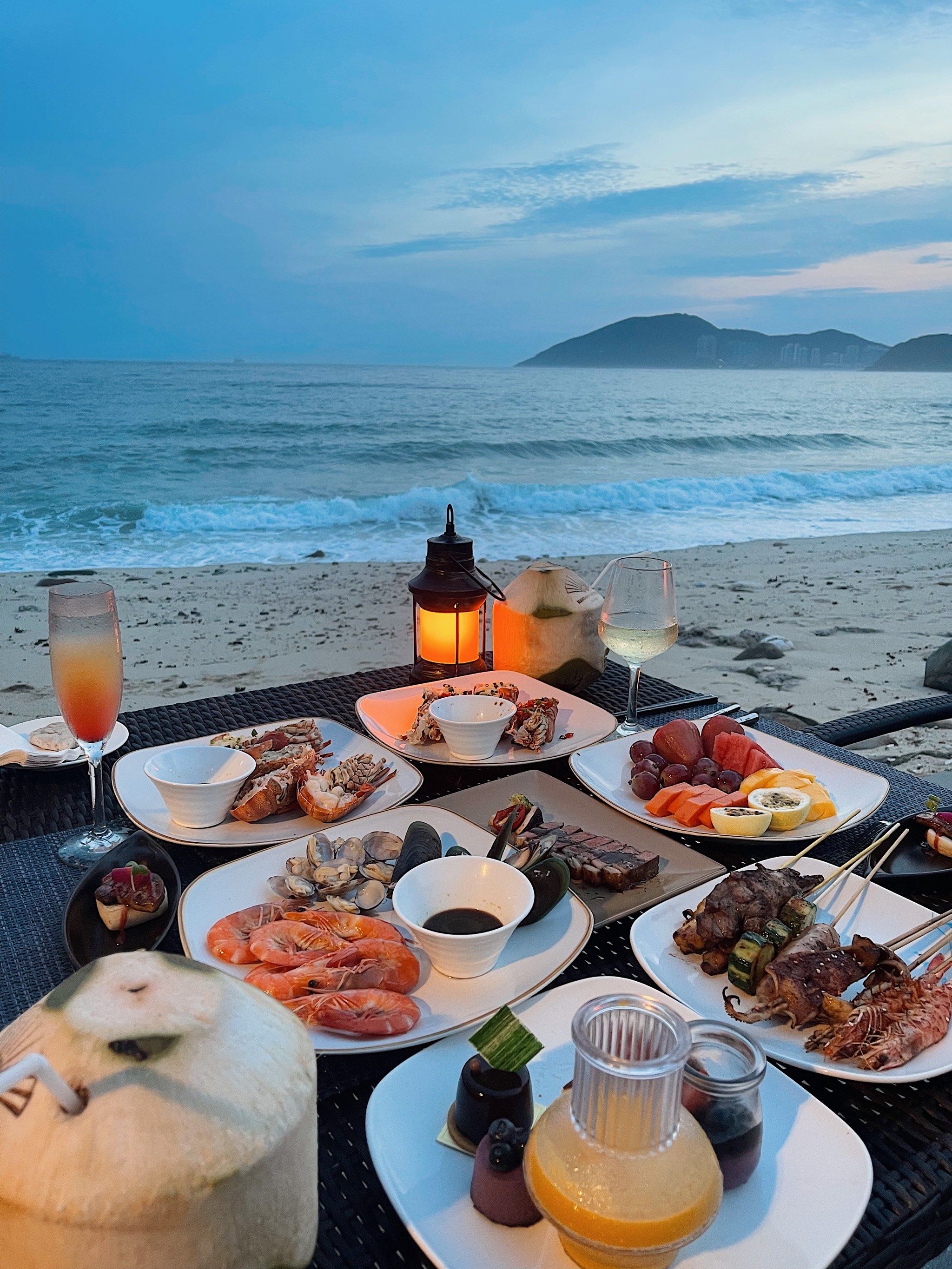 海边餐厅/烛光晚餐/海鲜自助

夏天的生日正好在三亚度过,做了