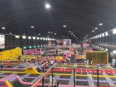 -嘿哟动霸CHUA·新潮玩运动娱乐中心·蹦床滑冰团建乐园