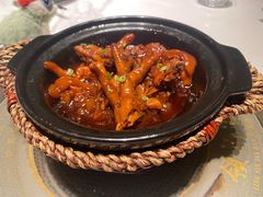 猪蹄鸡爪煲-领鲜天下·焗海鲜·花胶鸡(天目里店)