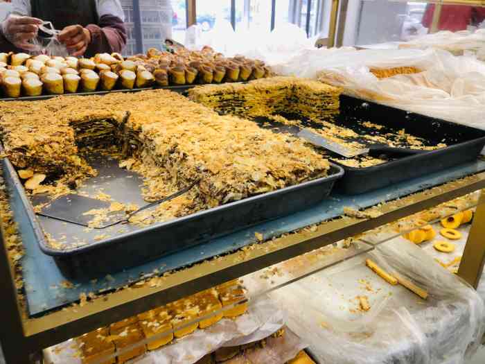 爱德顺糕点食屋(利民道店)-"路过了几次 店铺搬到路口这边后是第一次